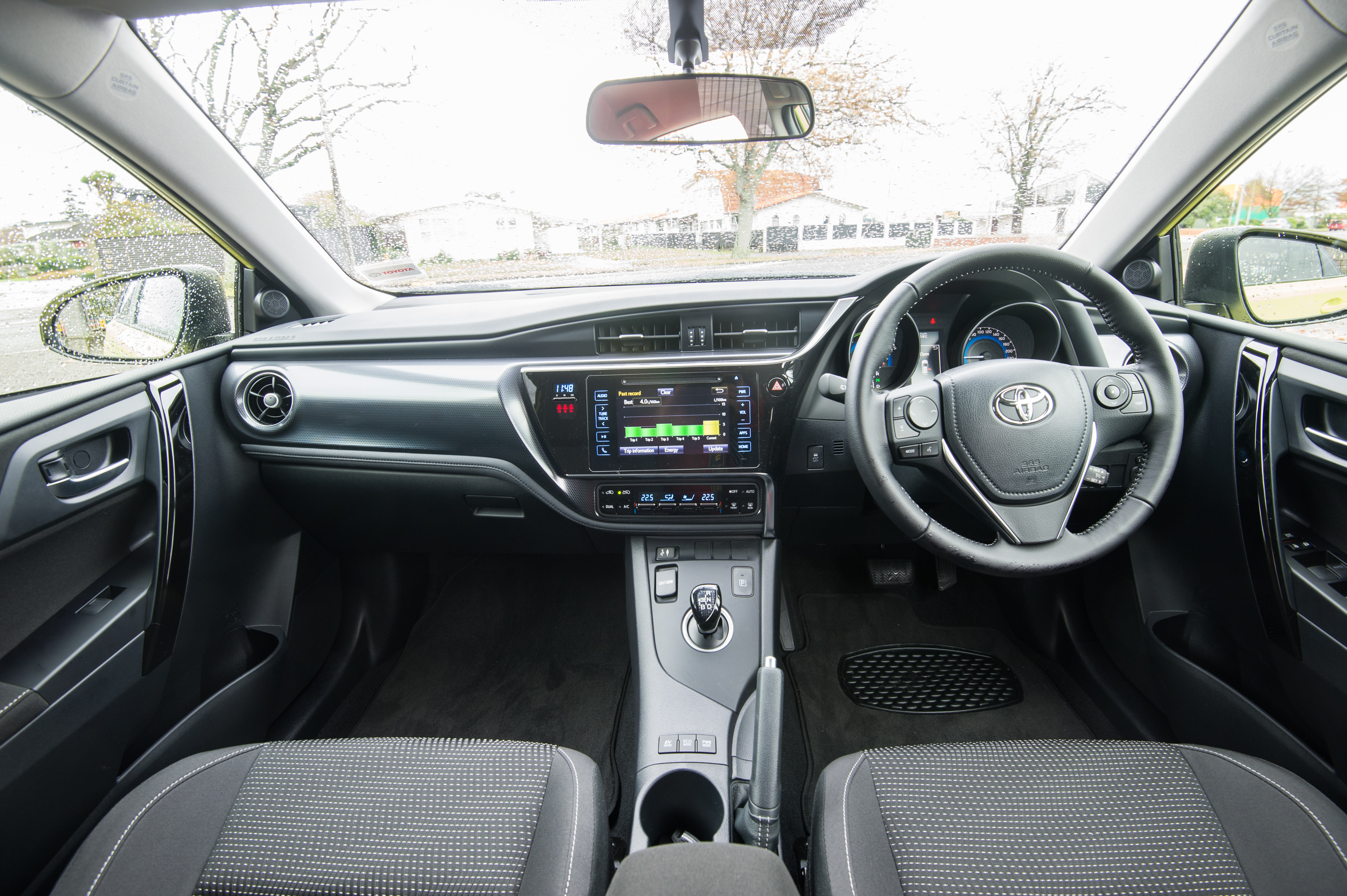 Corolla Hybrid 2016 Interior