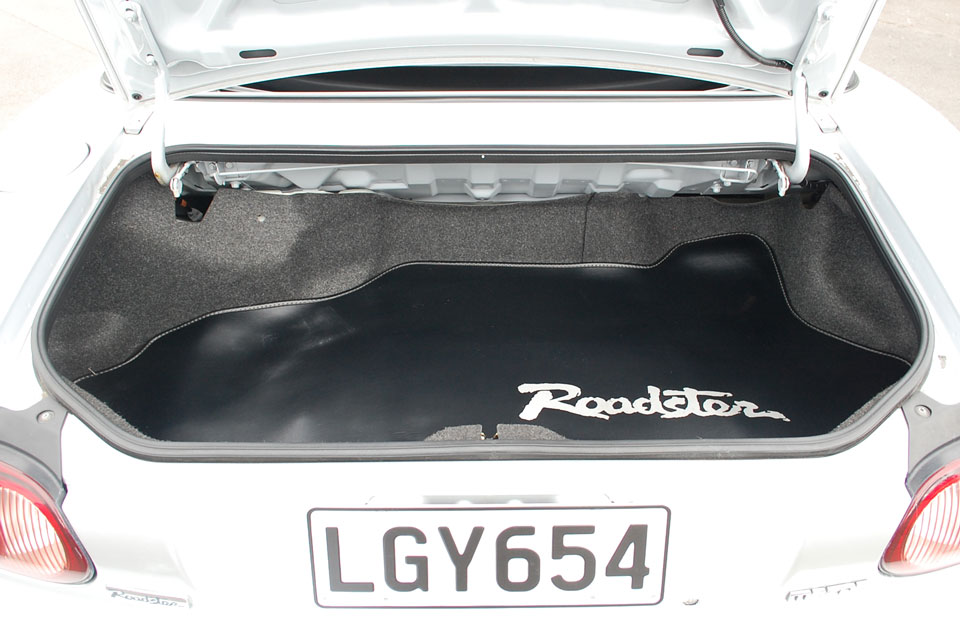 Mazda Roadster 2003 Boot