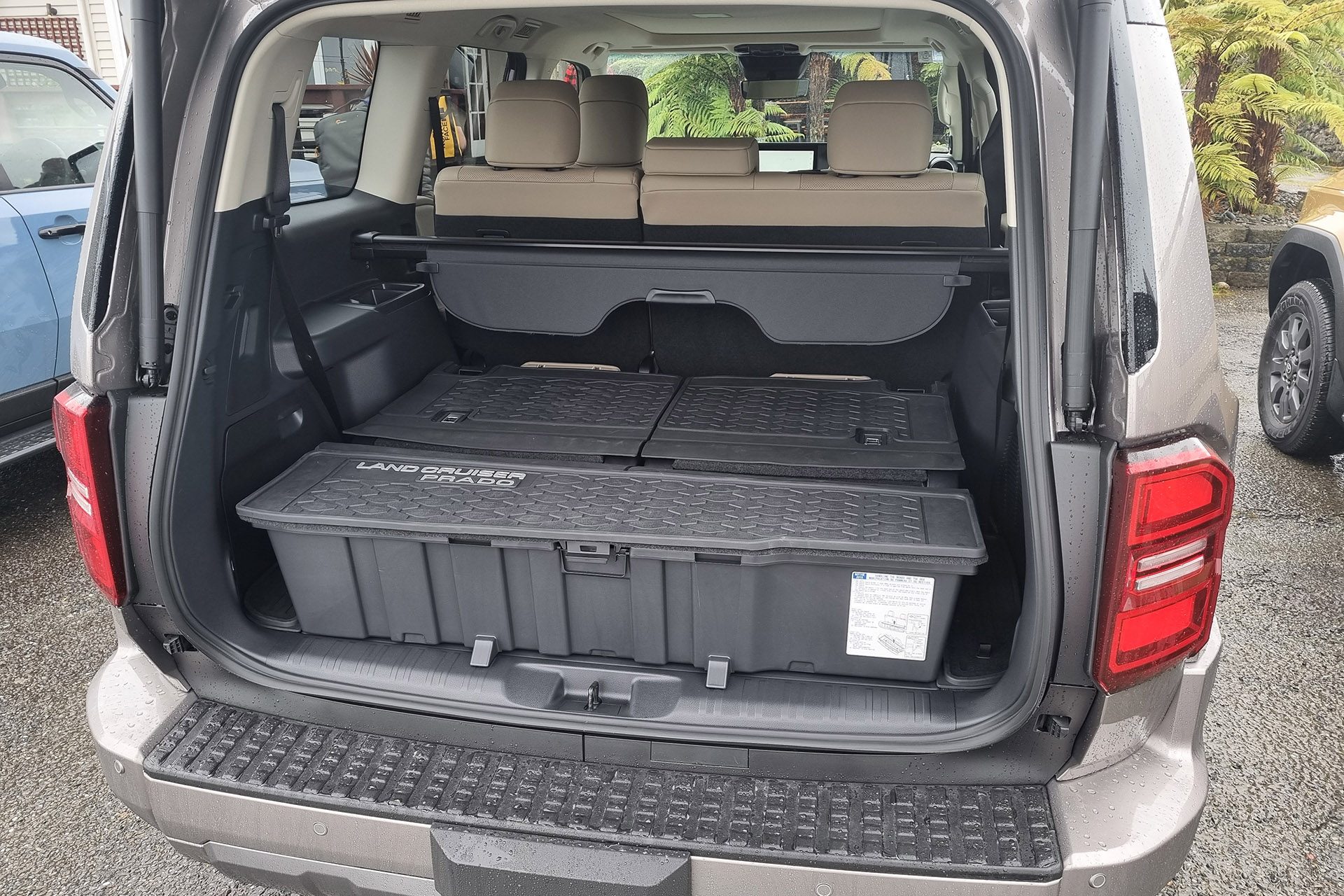 Toyota Land Cruiser Prado third row seats