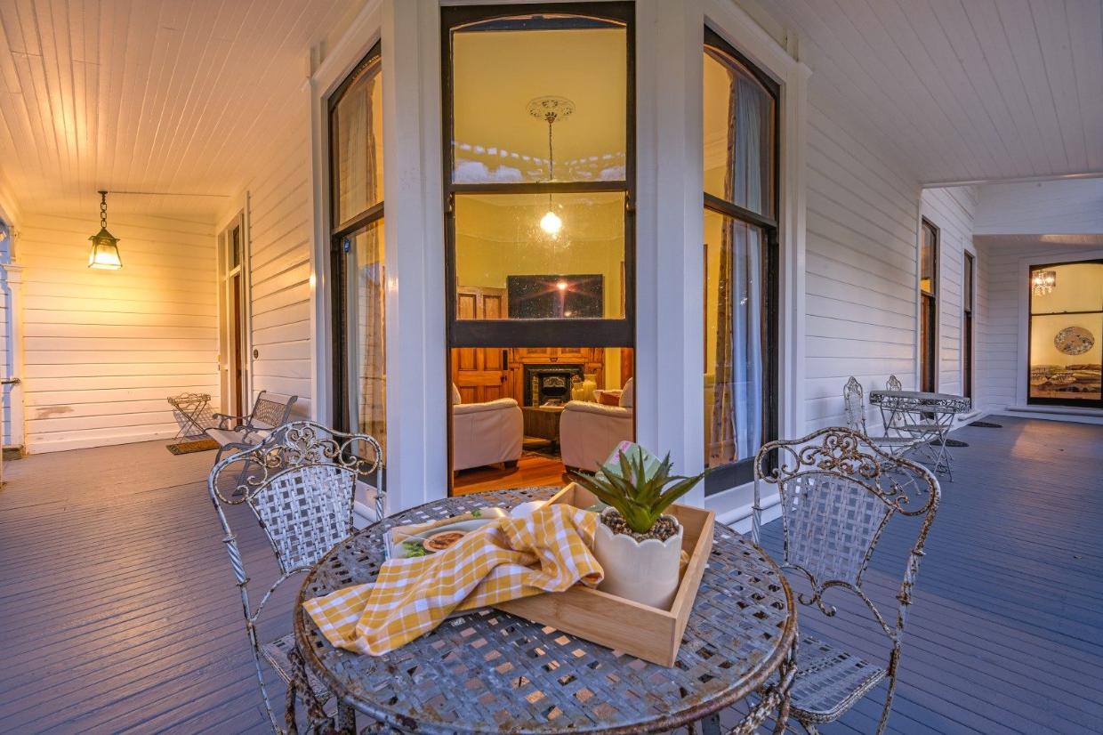 The return veranda was a feature of many larger villas at the turn of the last century