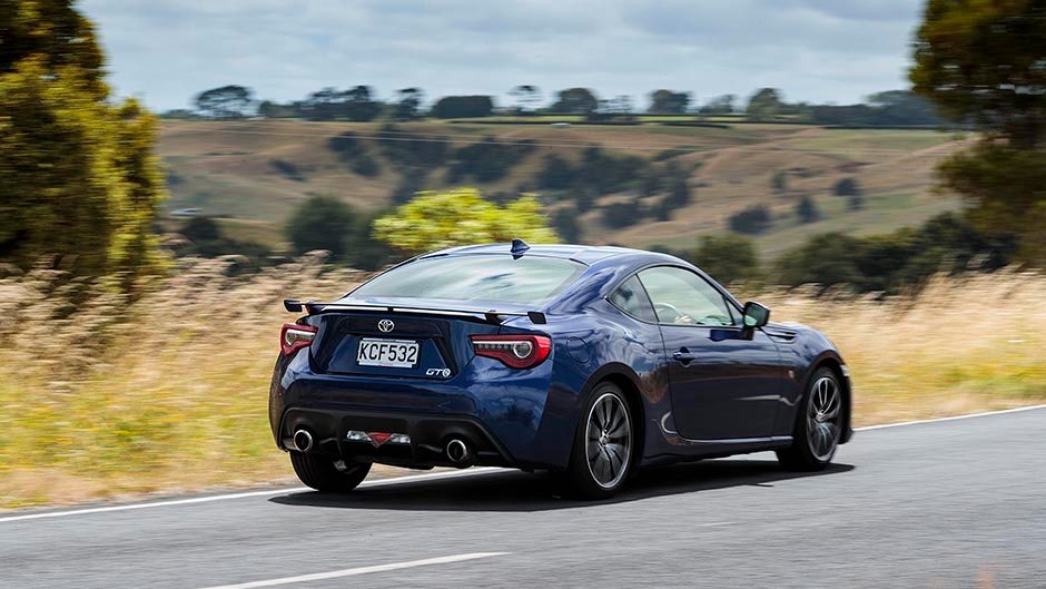 toyota 86 side view