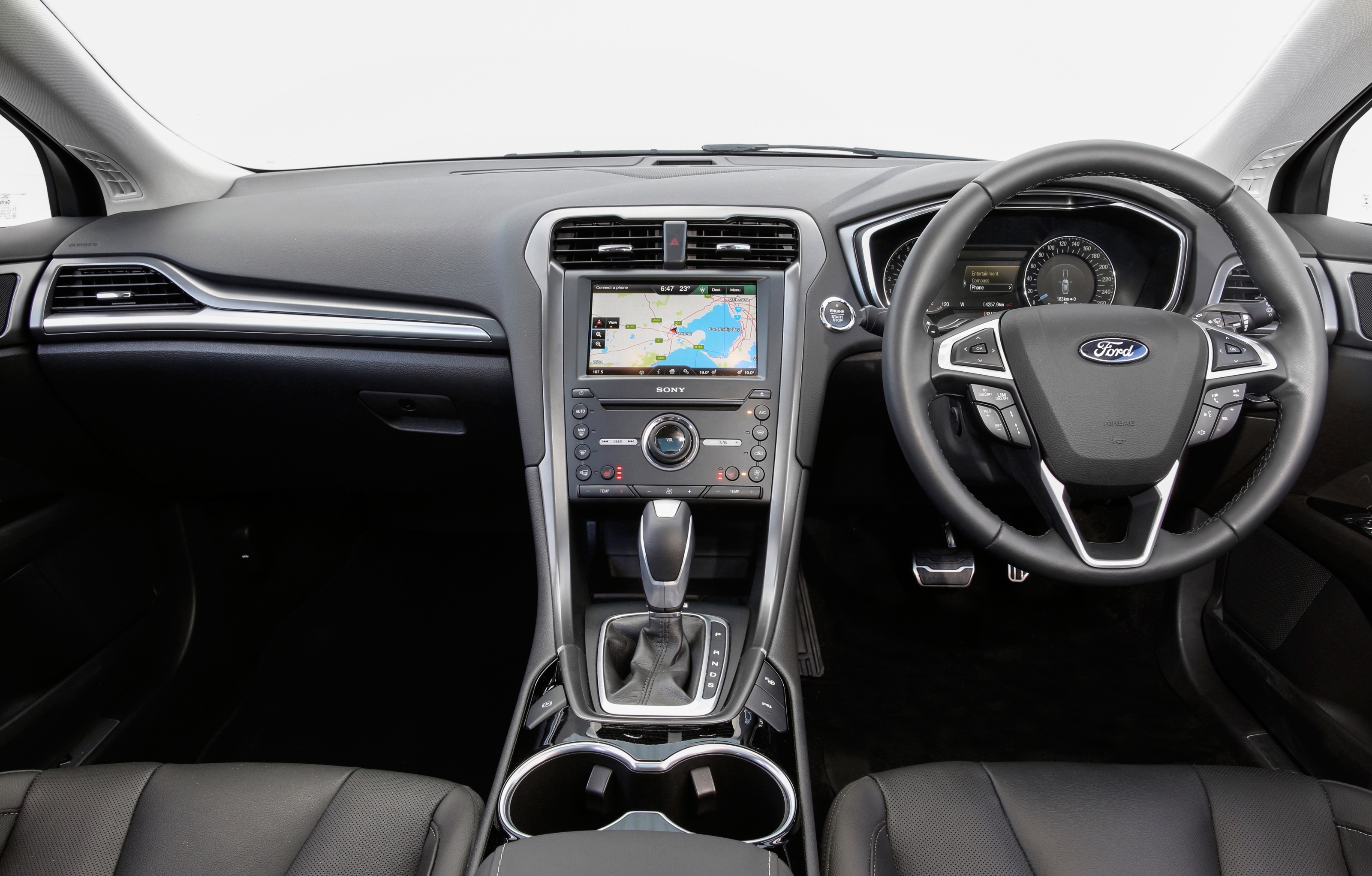 Ford Mondeo Titanium Interior