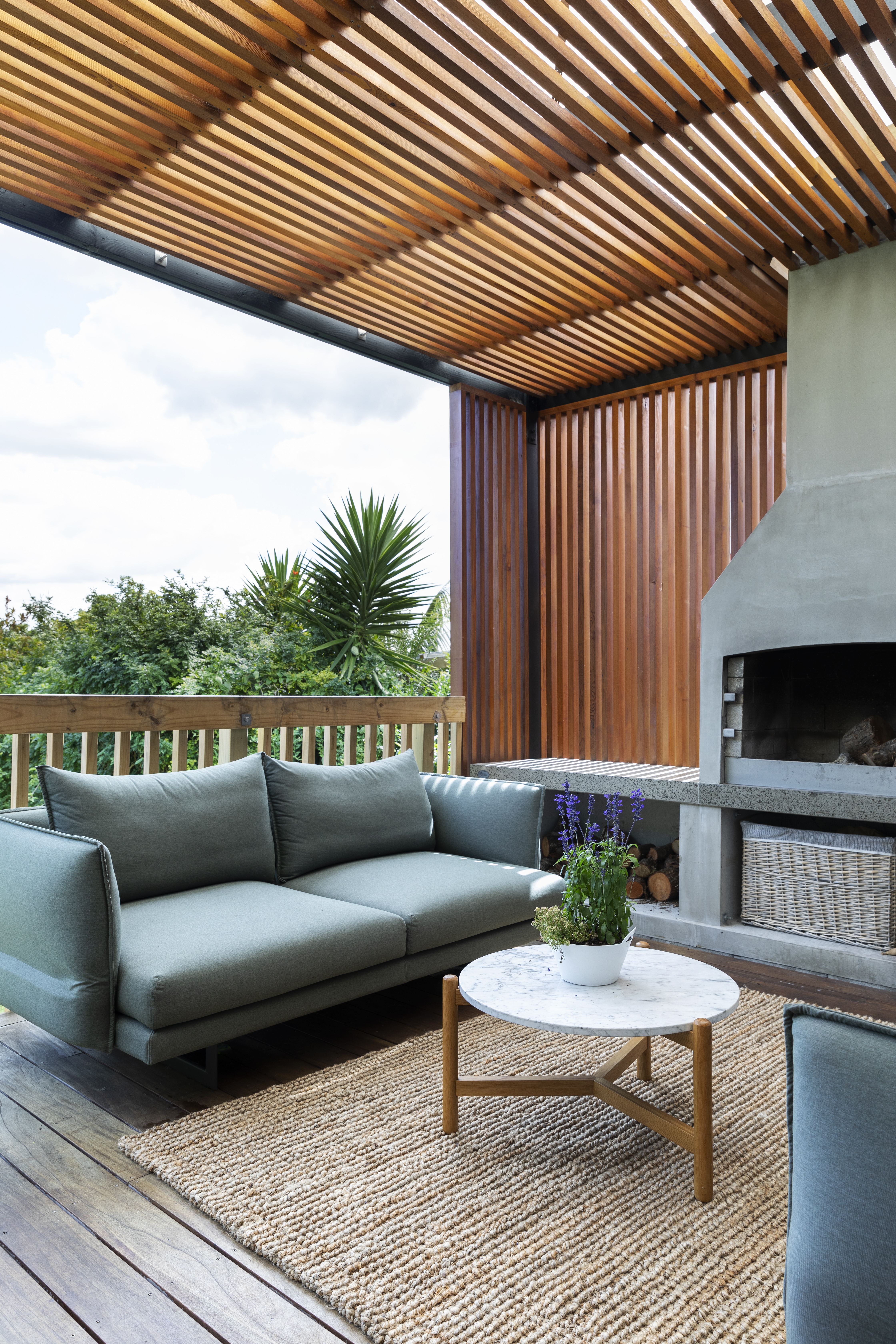 BBQ and deck area for dining and entertainment. 