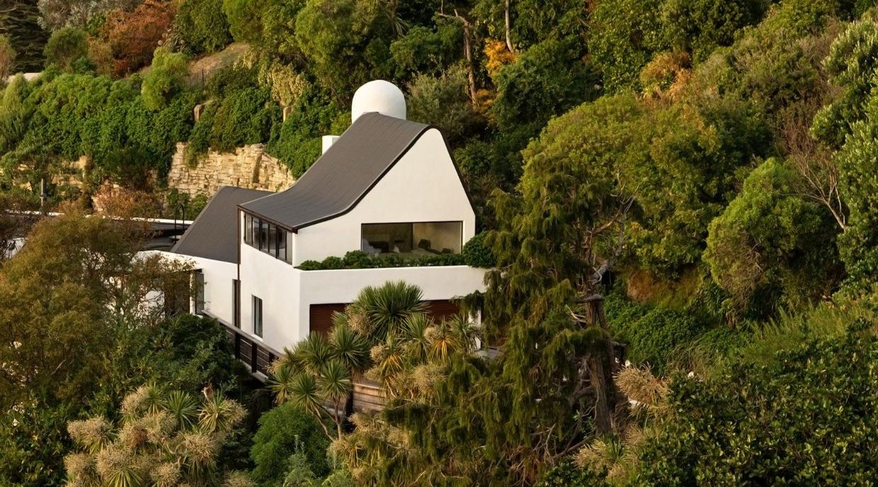 3 Maramanui way is on a large section of land. 