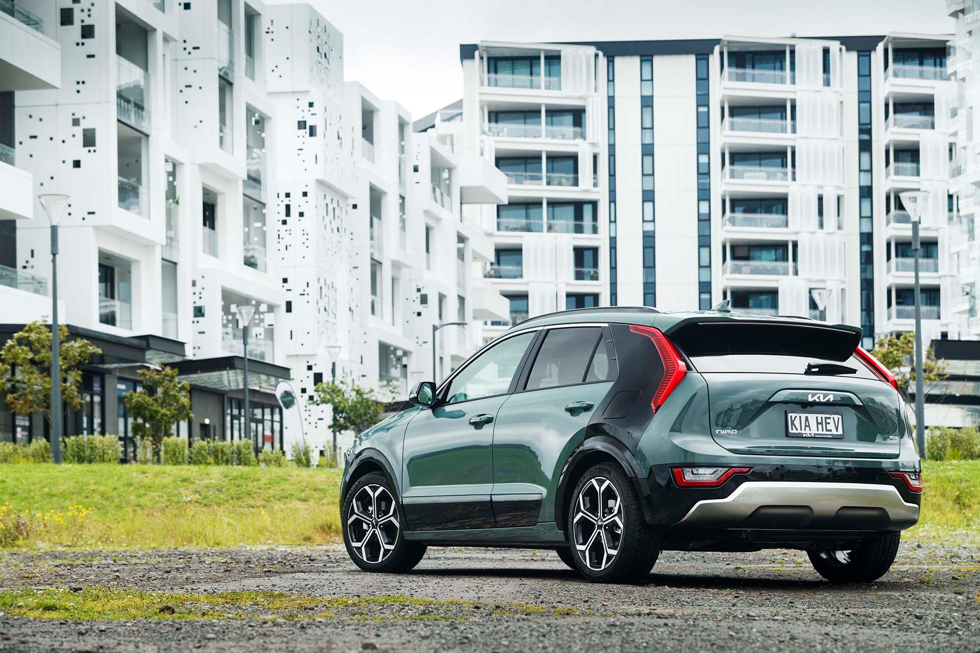 Kia Niro Hybrid GT-Line in front of white buildings