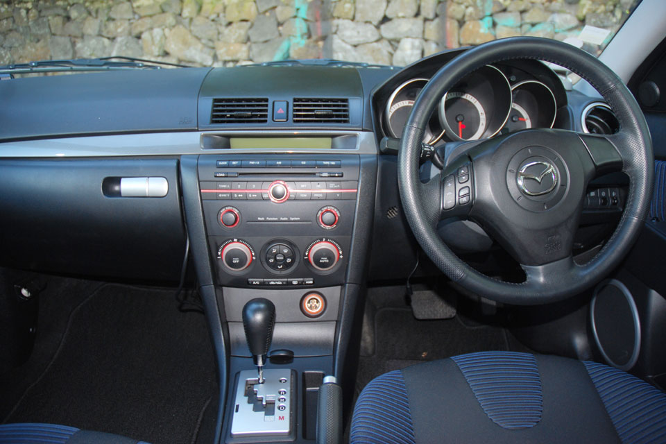 Mazda Axela 2006 Interior