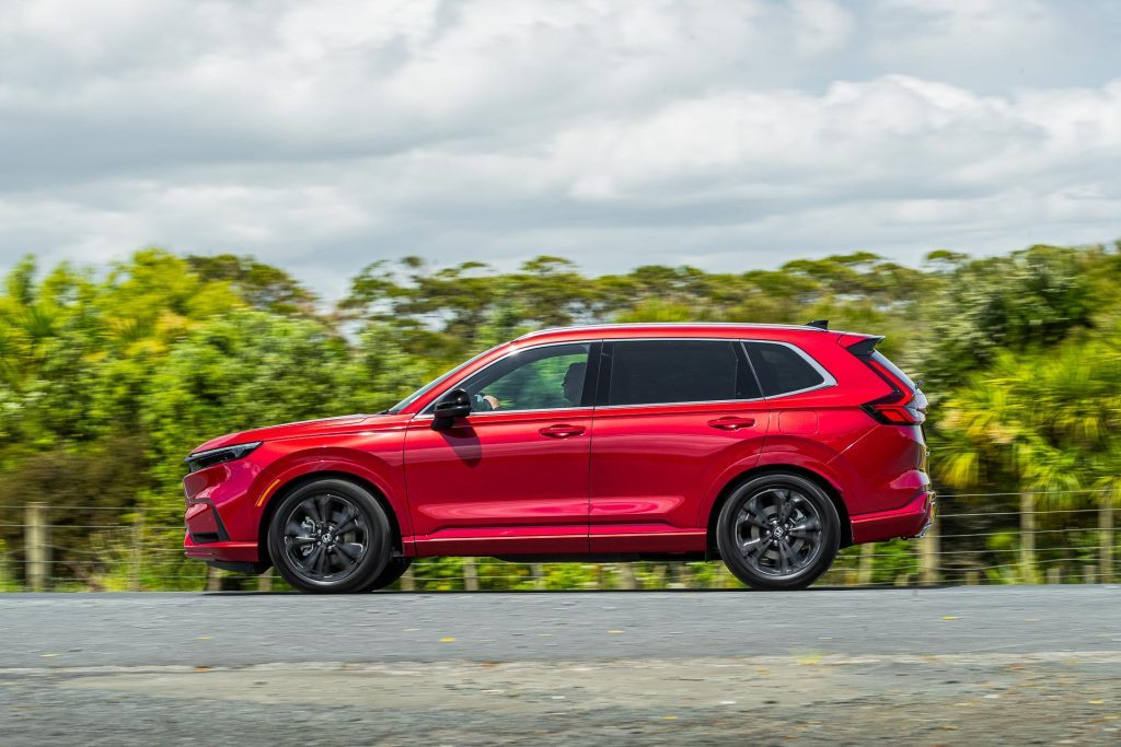 Honda-CR-V-RS-panning-side-profile