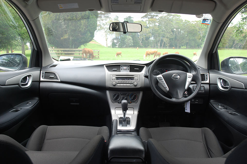 Nissan Pulsar 2014 Interior