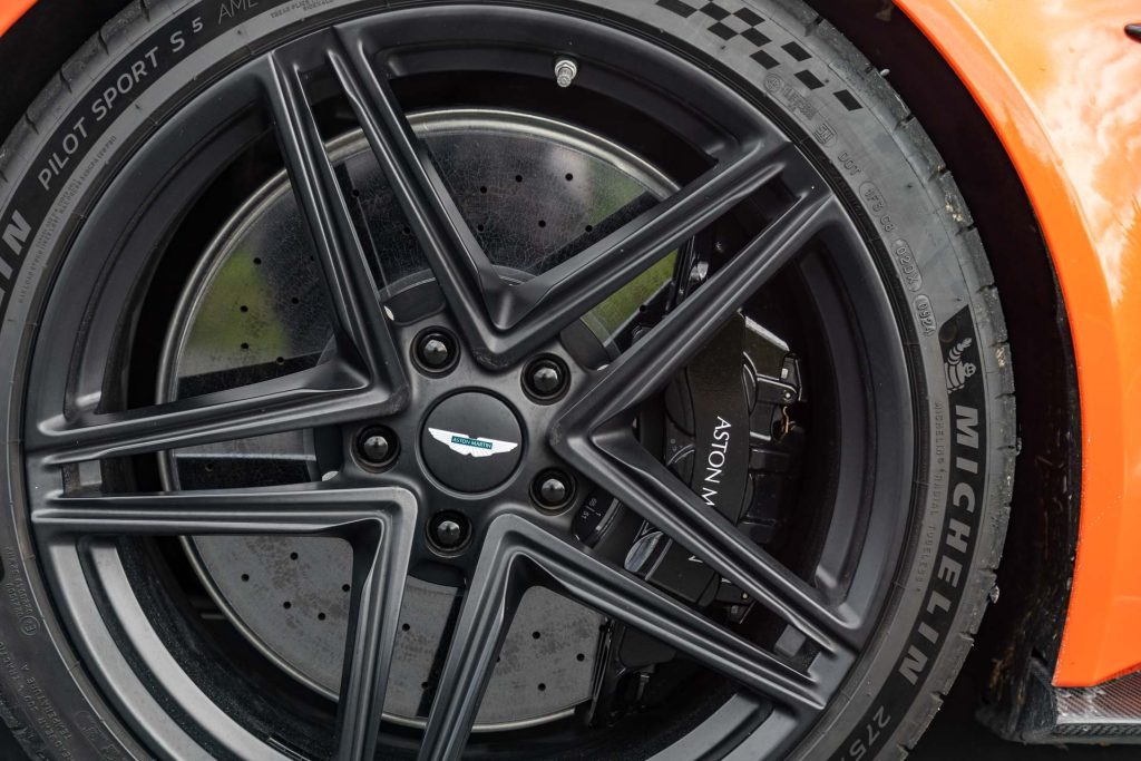 Aston-Martin-Vantage-2024-wheel-detail