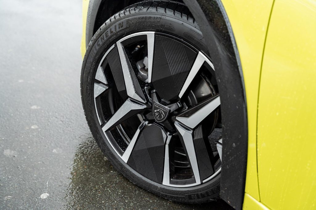 Peugeot-208-GT-Hybrid-wheel-details