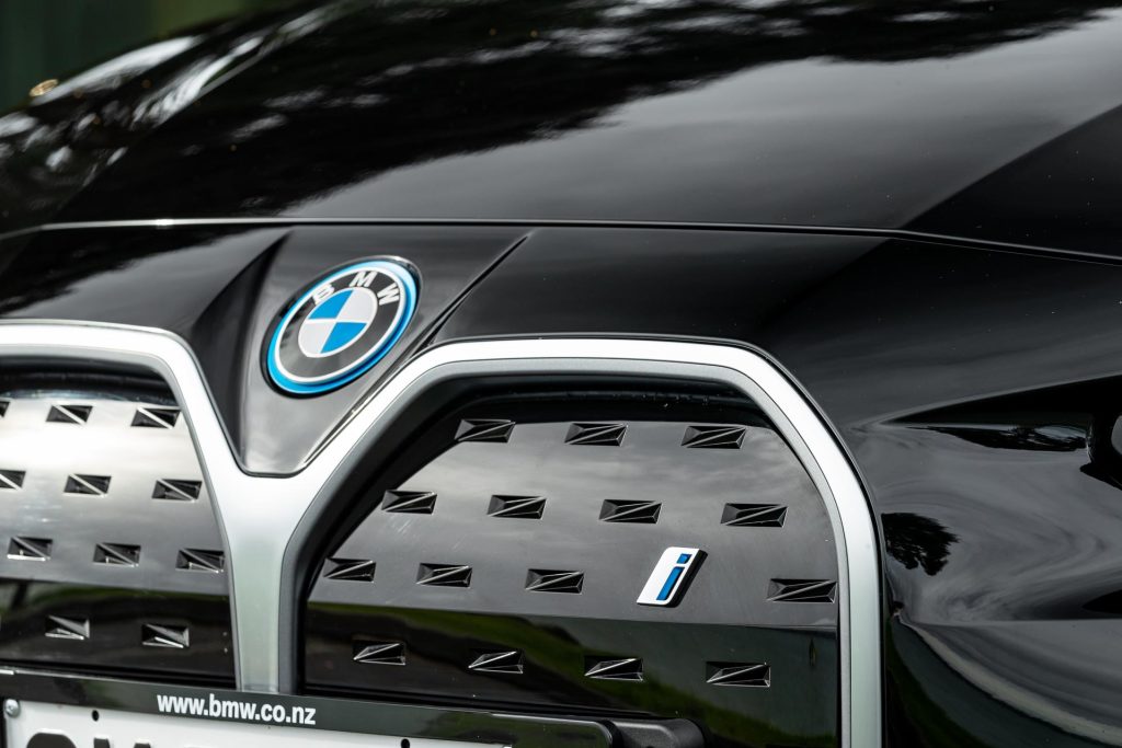 BMW-i4-eDrive35-front-grille