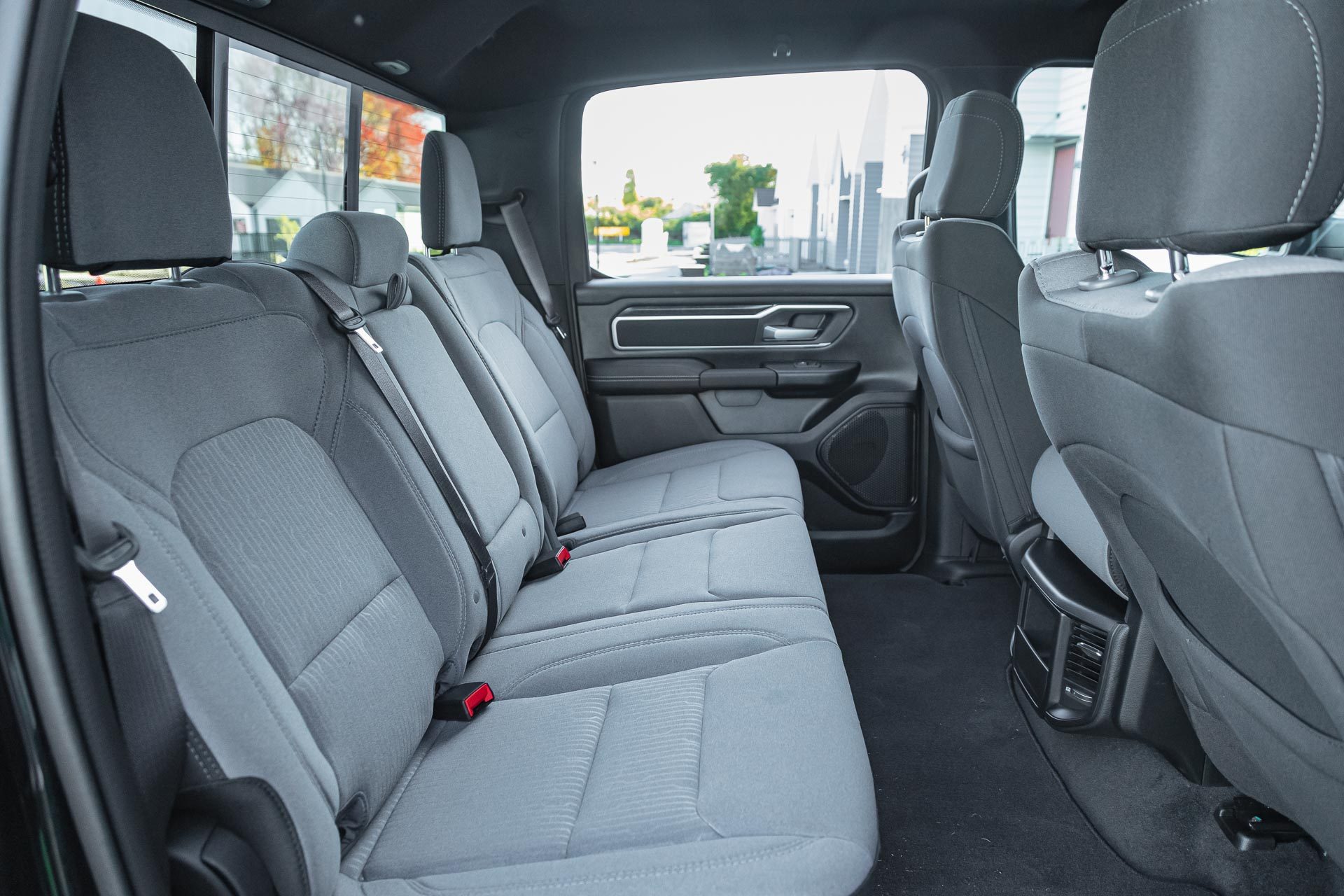 Dodge-Ram-1500-Bighorn-rear-seats