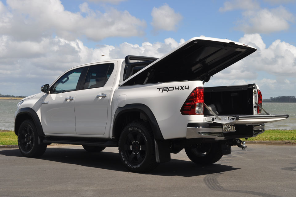 Toyota Hilux 2017 Canopy Open