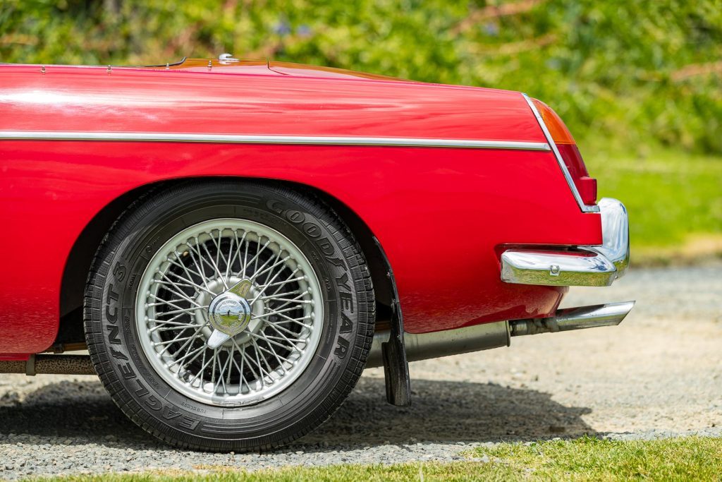 MG MGB Roadster 1965 rear quarter detail 