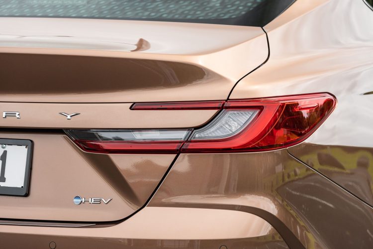 Toyota-Camry-Hybrid-ZR-tail-light