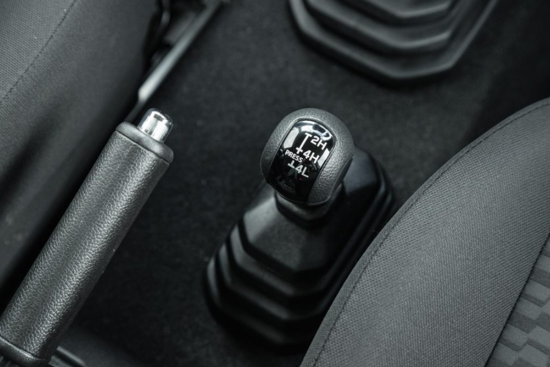 2024 Suzuki Jimny 5 Door gearstick