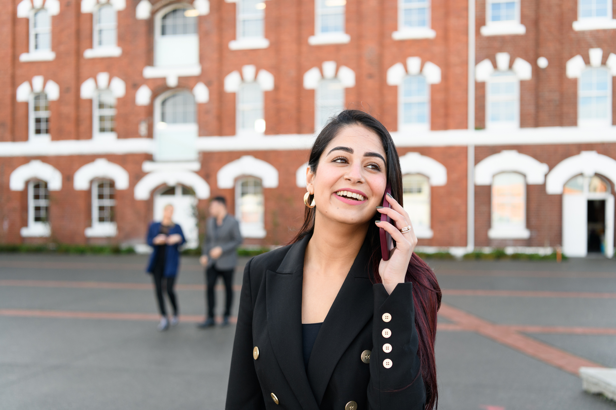 Candidate talking to a hiring manager on the phone outside.