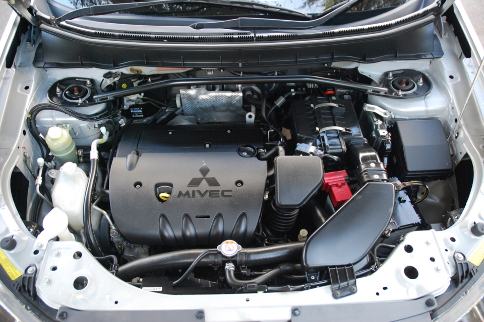 Mitsubishi Outlander Engine