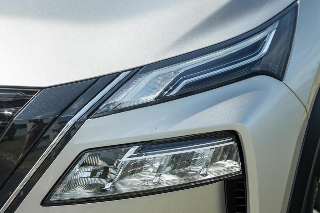 Nissan-X-Trail-E-Power-Ti-headlight-detail