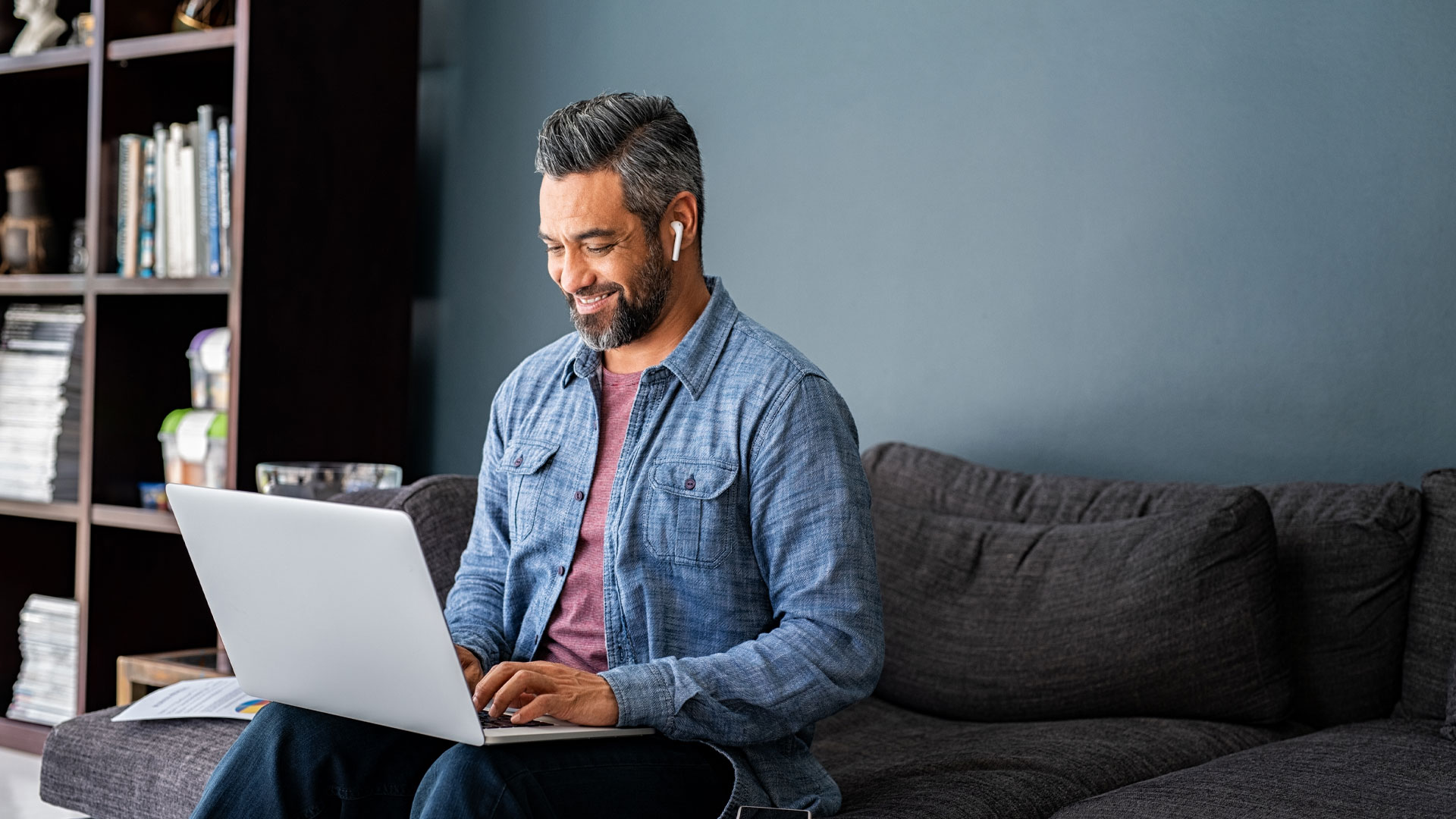 Landlord checking out market rates using Trade Me Property's Rental Price Index.