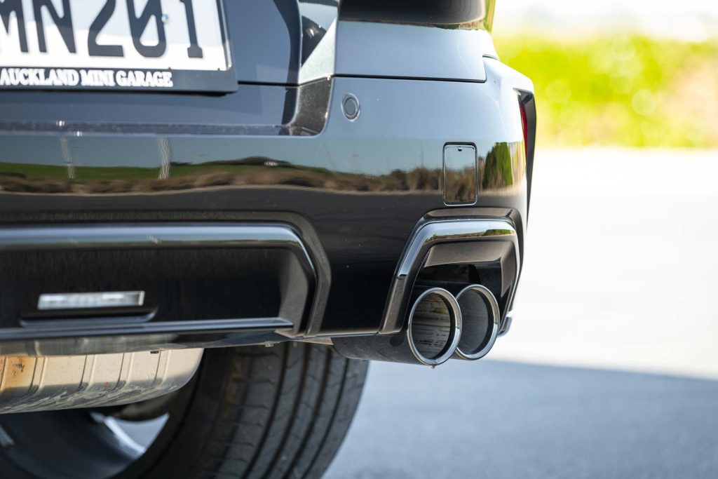 Mini-Countryman-JCW-All4-Flavoured-exhaust