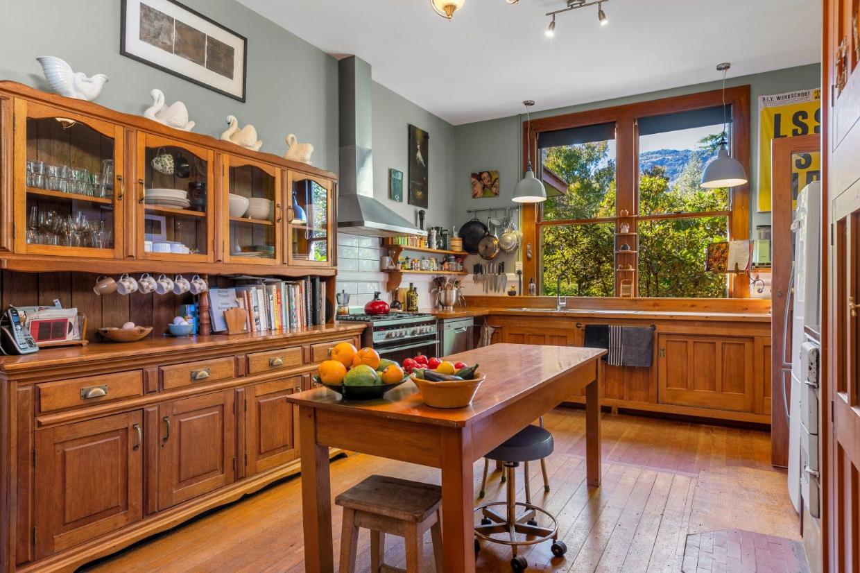 Kitchen has been upgraded. 