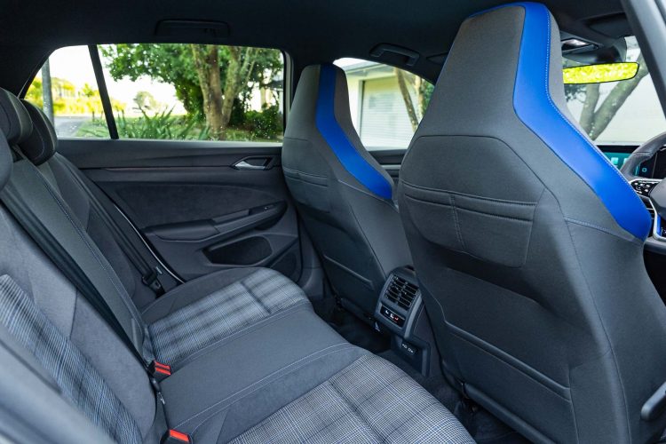 VW-Golf-GTE-rear-seat-space