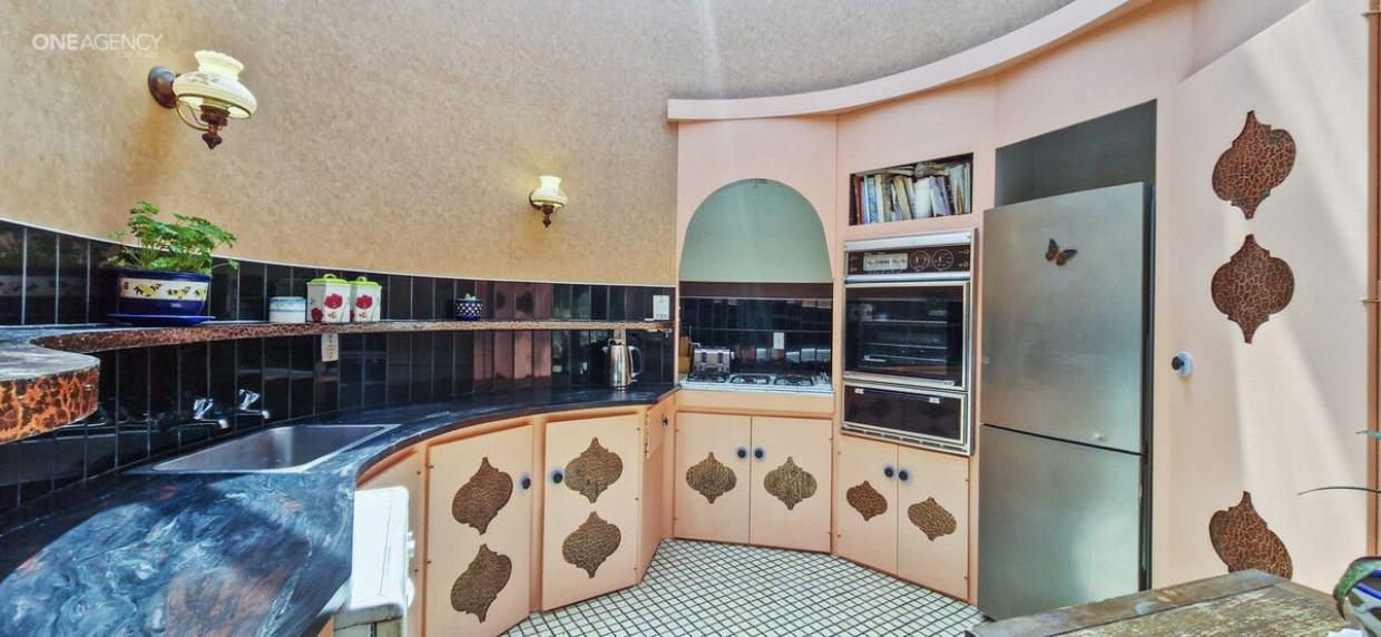 A special kitchen bench was made by Johnson. 