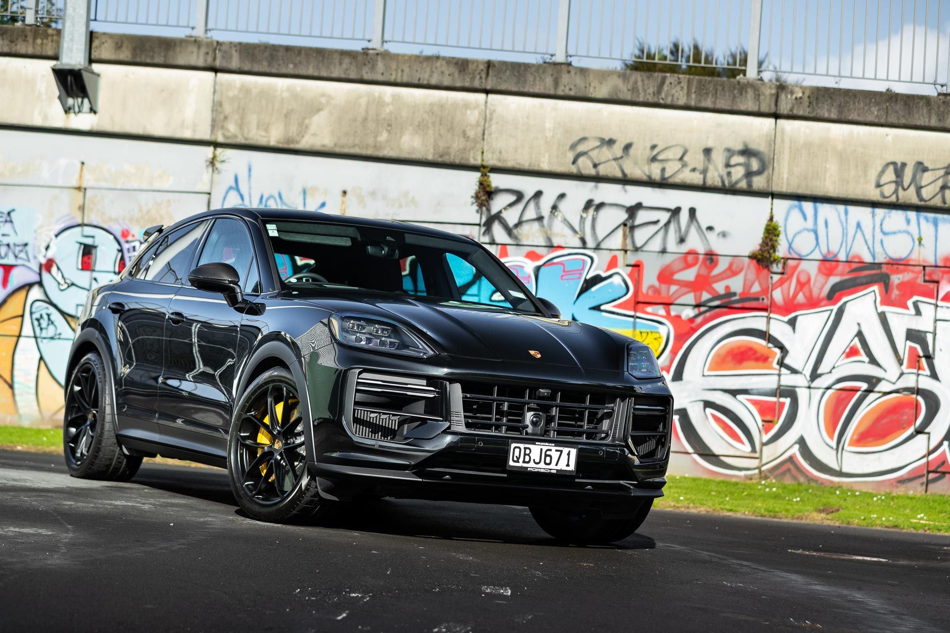 2023 Porsche Cayenne Turbo GT front quarter