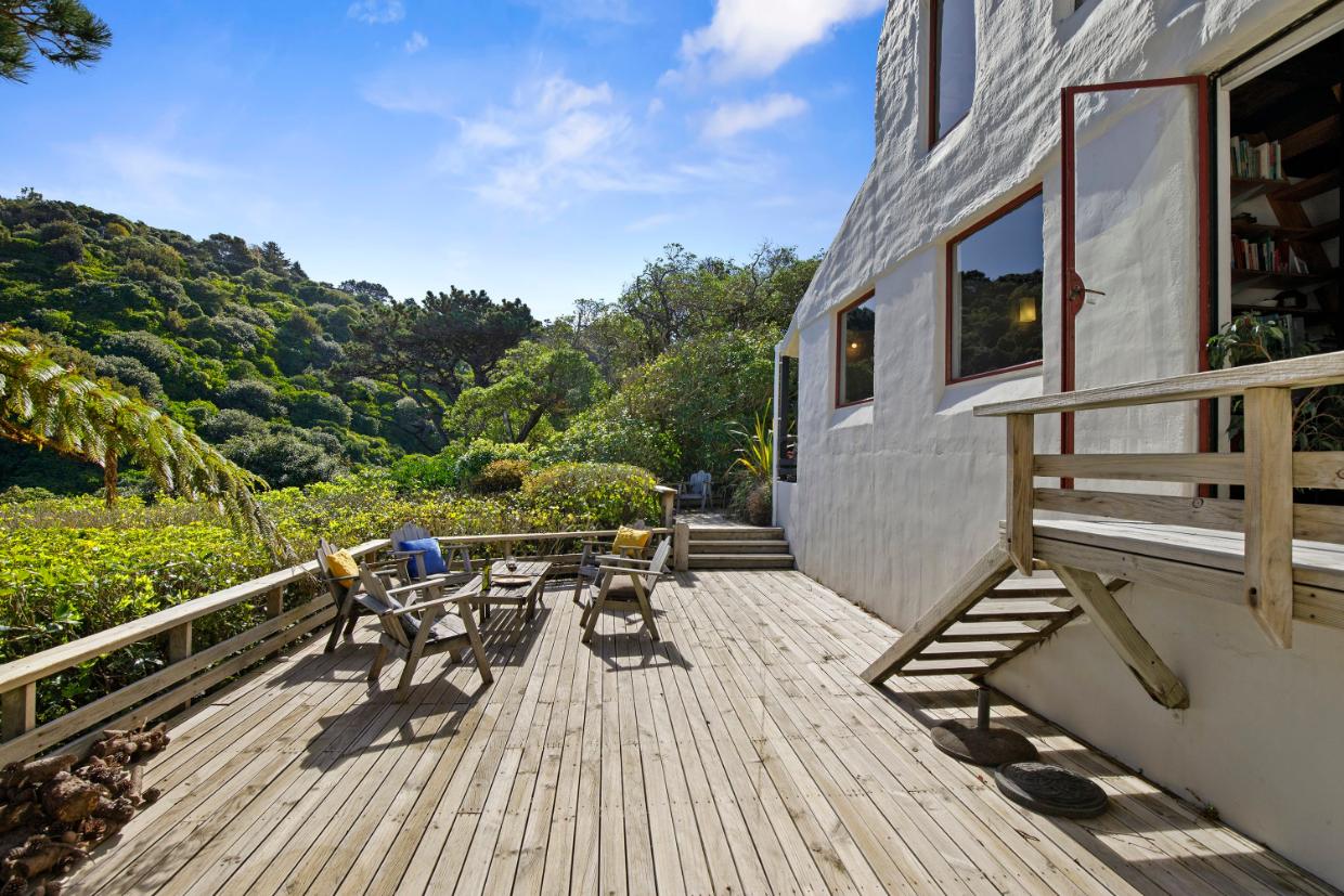 Deck at Hunt House, Lower Hutt