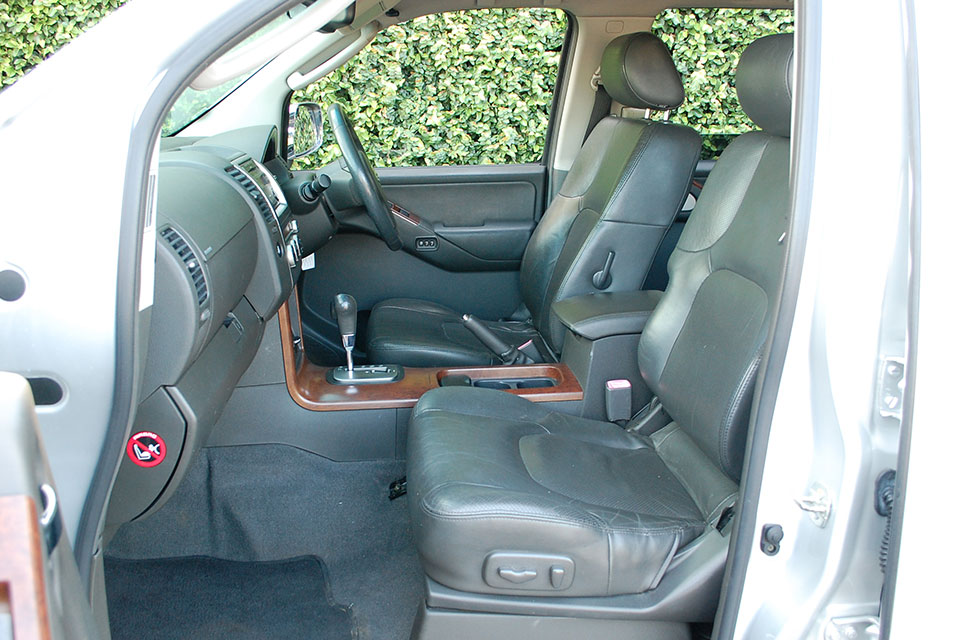 Nissan Pathfinder 2006 Front Seats