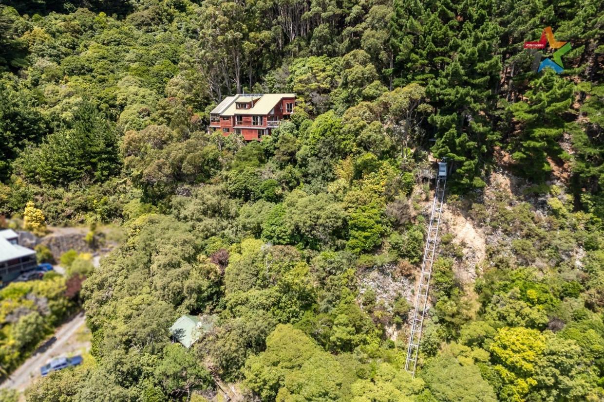 cliff side lift up to Lower Hutt home