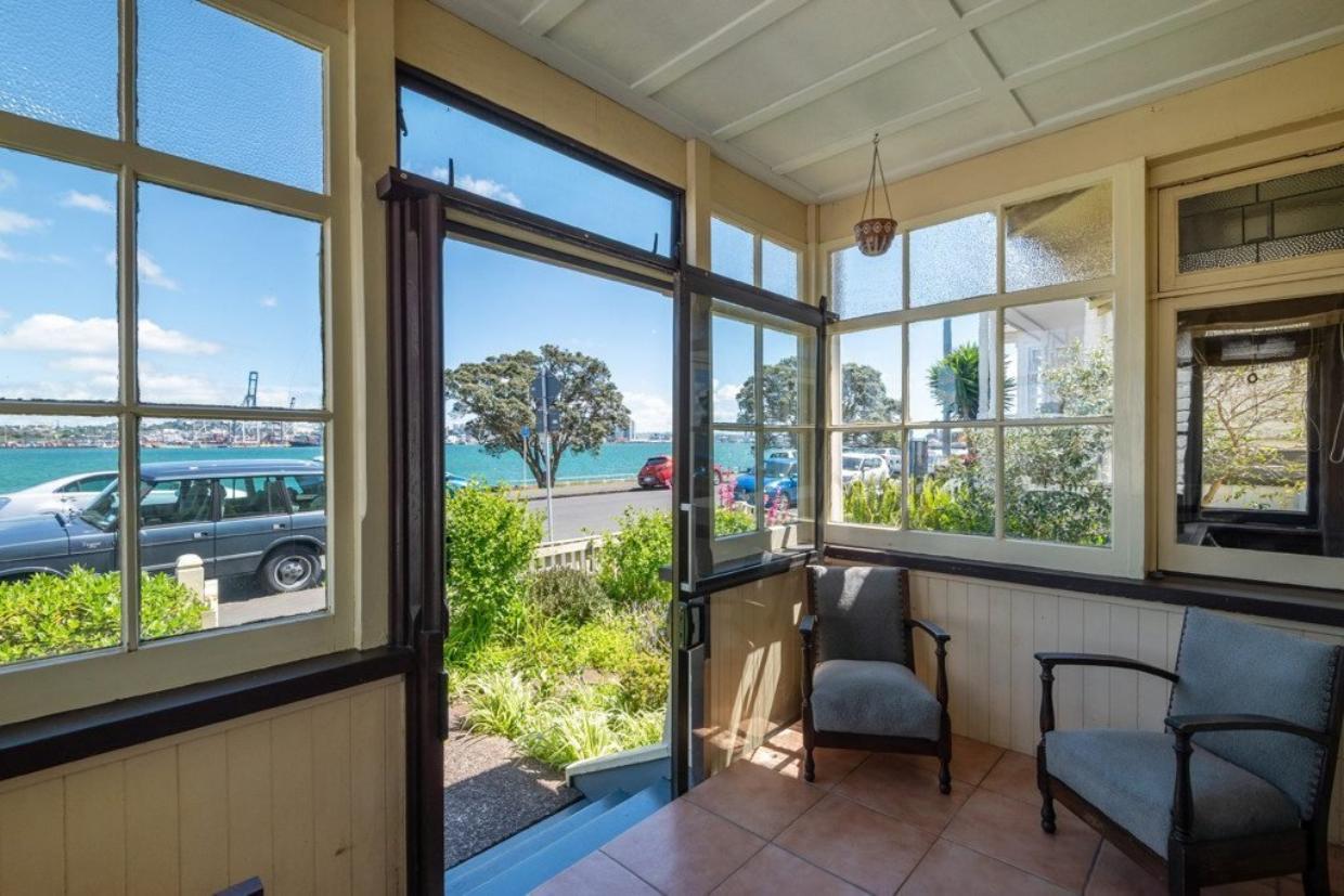Veranda on number 28