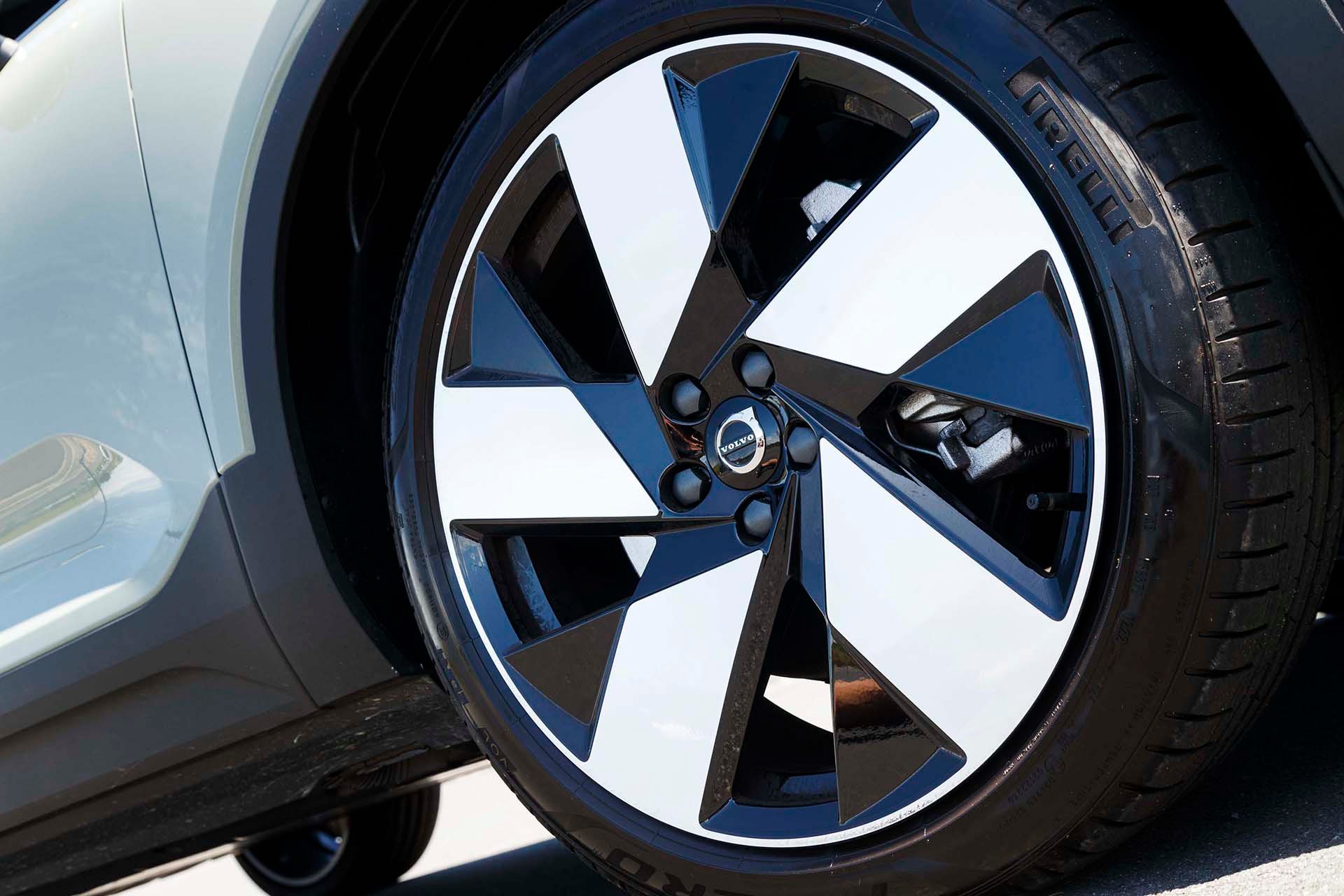 Volvo XC40 P8 Recharge Wheel