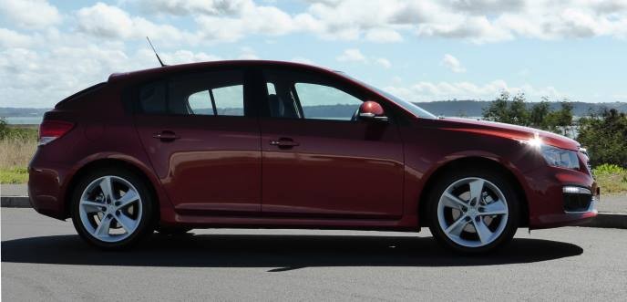 Holden Cruze SRiV 2015 Side