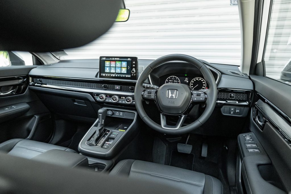 Honda CR-V Sport 7 front interior