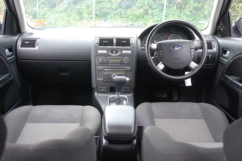 Ford Mondeo 2005 Interior