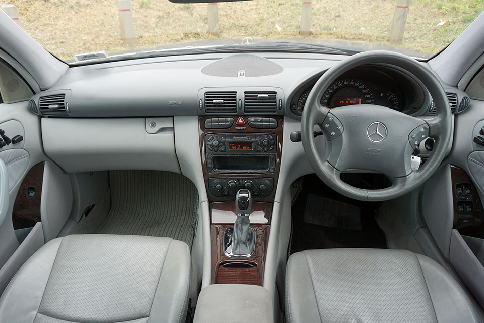 Mercedes Benz 2002 Interior