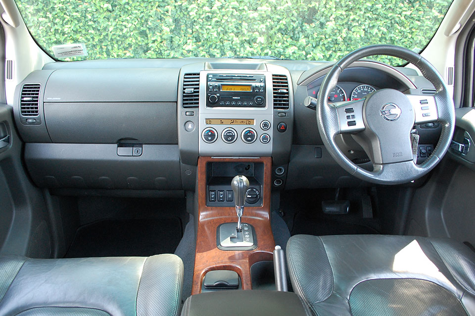 Nissan Pathfinder 2006 Interior