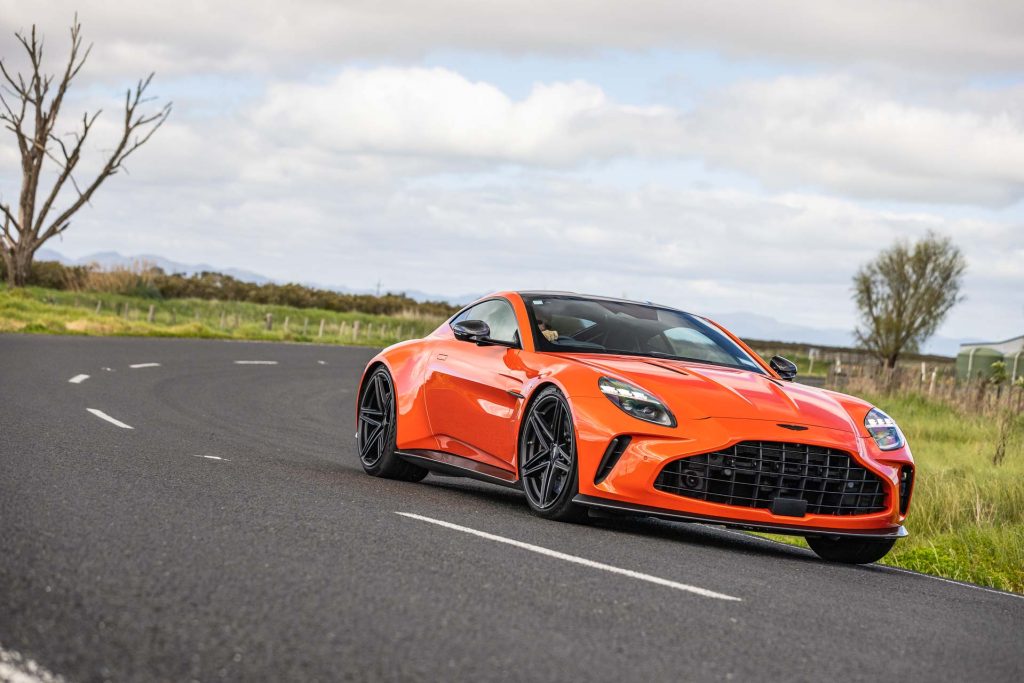 Aston-Martin-Vantage-2024-front-quarter-cornering-view