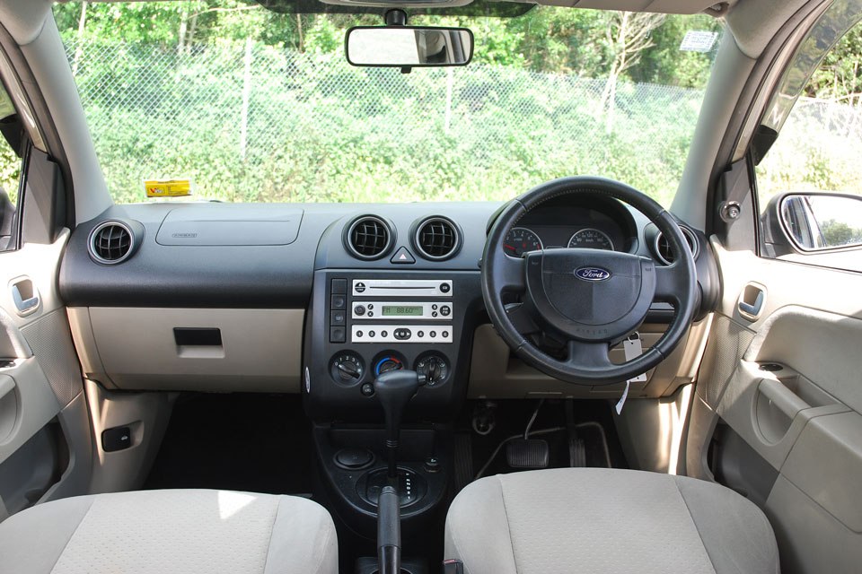 Ford Fiesta 2004 Interior