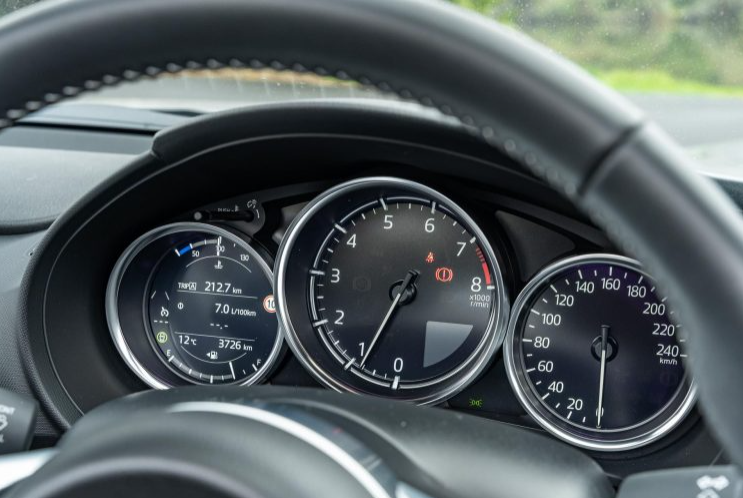 Mazda MX5 speedometer close up