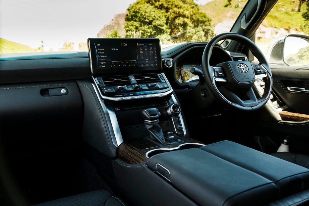 Toyota-Landcruiser-VX-Ltd-interior