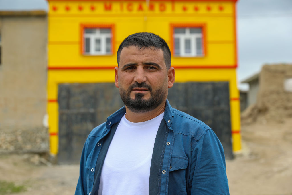 Galatasaray fan Mehdi Keskinkilic painted his house in Silvan in the club's red and yellow