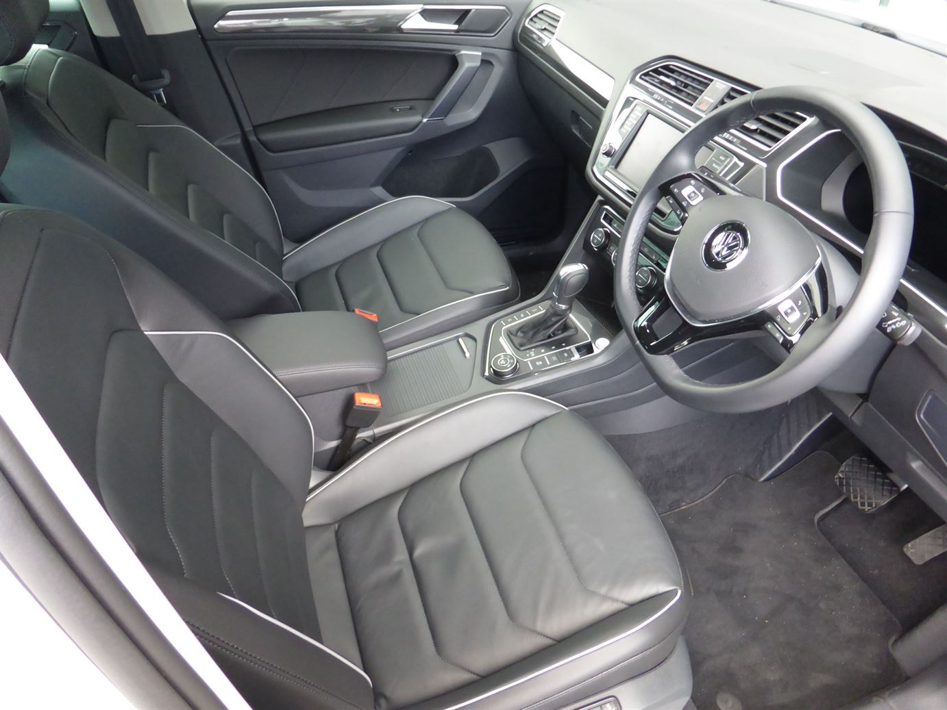 Volkswagen Tiguan 2016 Front Seats