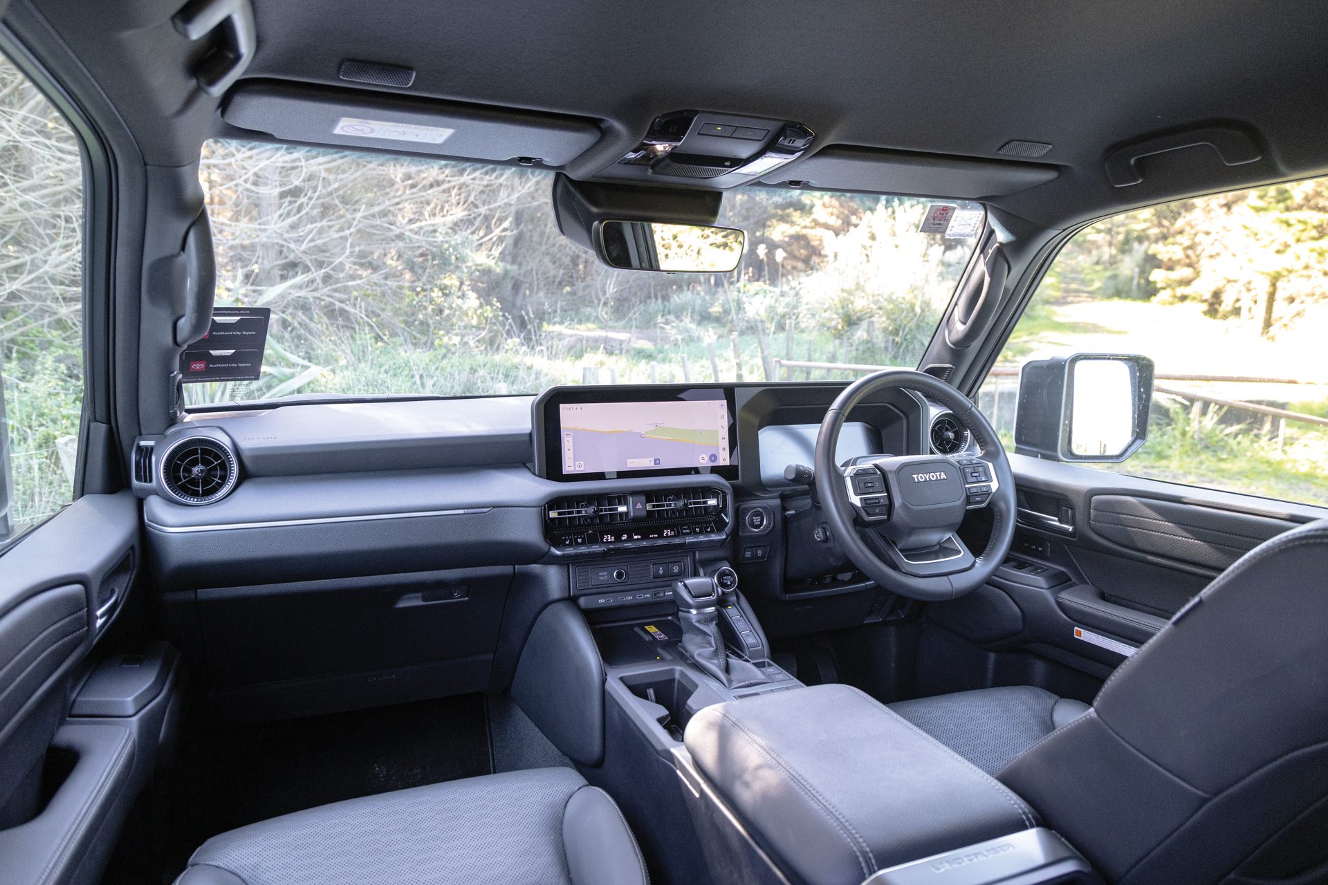 Prado Interior front seats