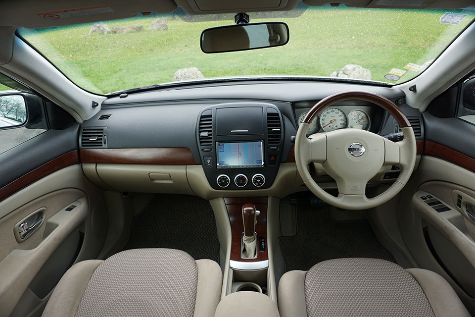 Nissan Bluebird 2008 Interior
