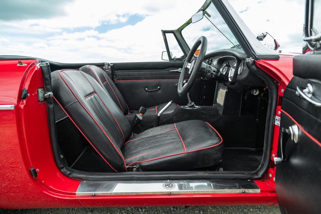 MG MGB Roadster 1965 seats and interior 