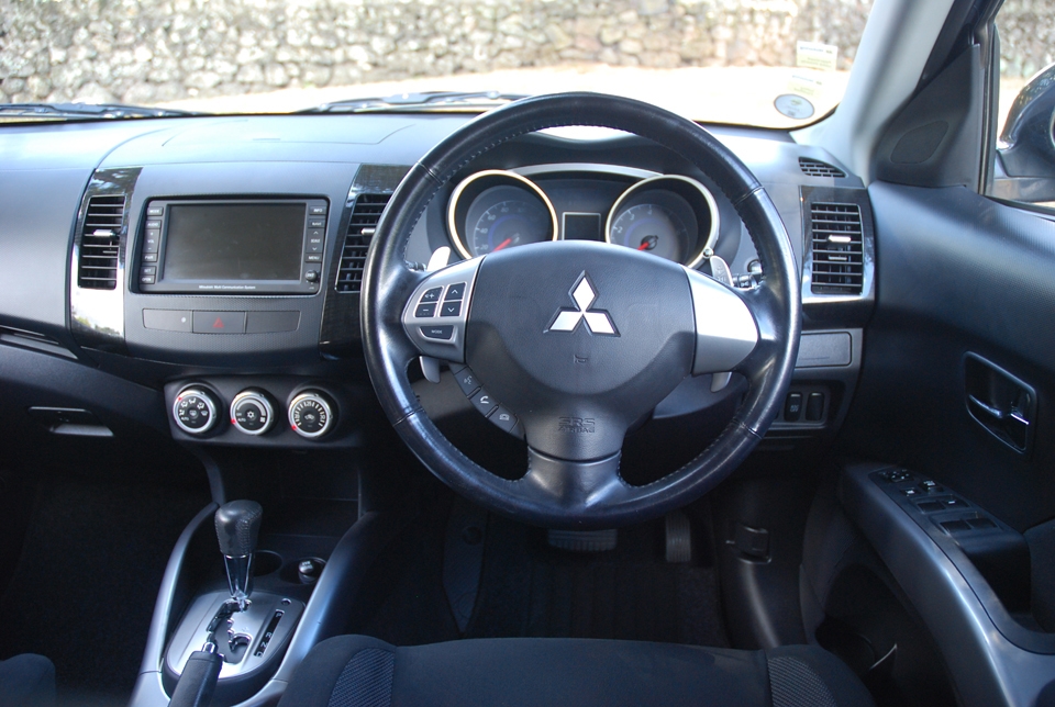 Mitsubishi Outlander Interior