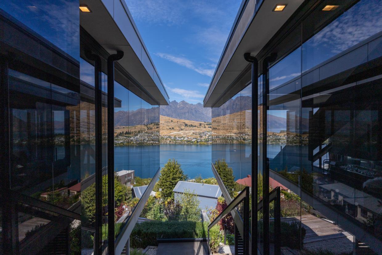 A clear architectural axis runs through the house, highlighted throughout 